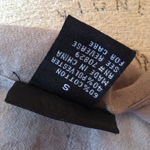 Beautiful sheer Rue 21 Vintage style . - Picture 4 of 7